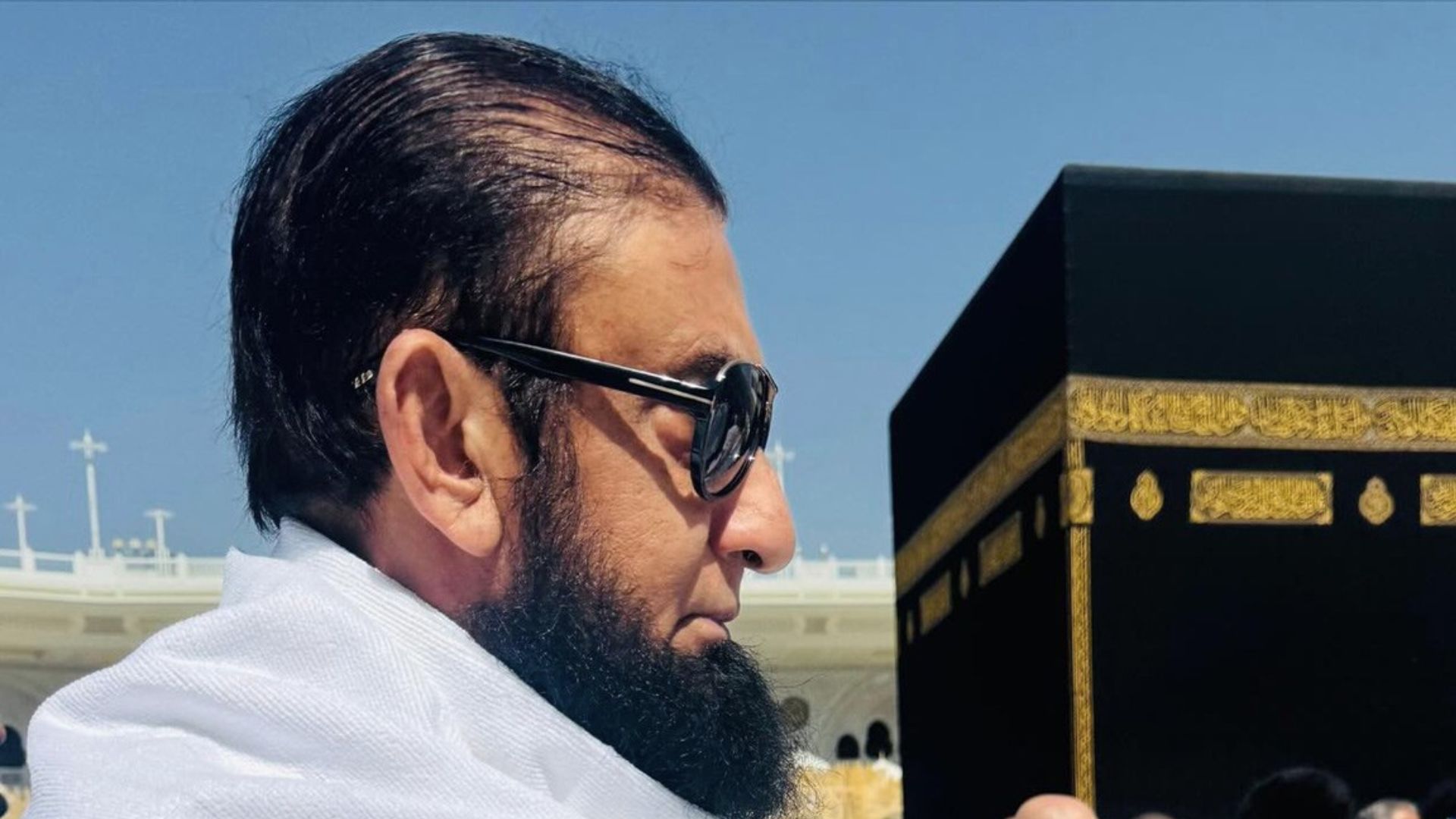 ওমরাহ পালন  তারিক জামিলের বিশেষ বার্তা